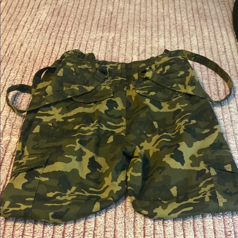 Fashion Nova Green Camouflage Pants - Picture 4 of 4